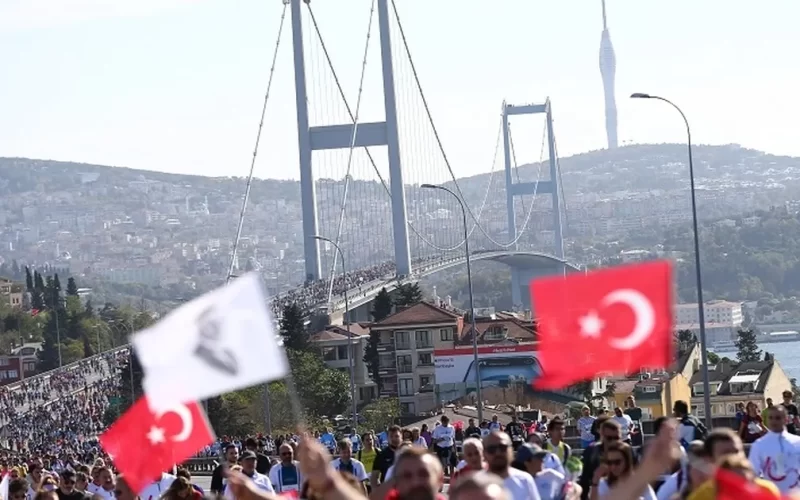 İstanbul’da maratonda koşup, giysi kumbarasına destek olacaklar